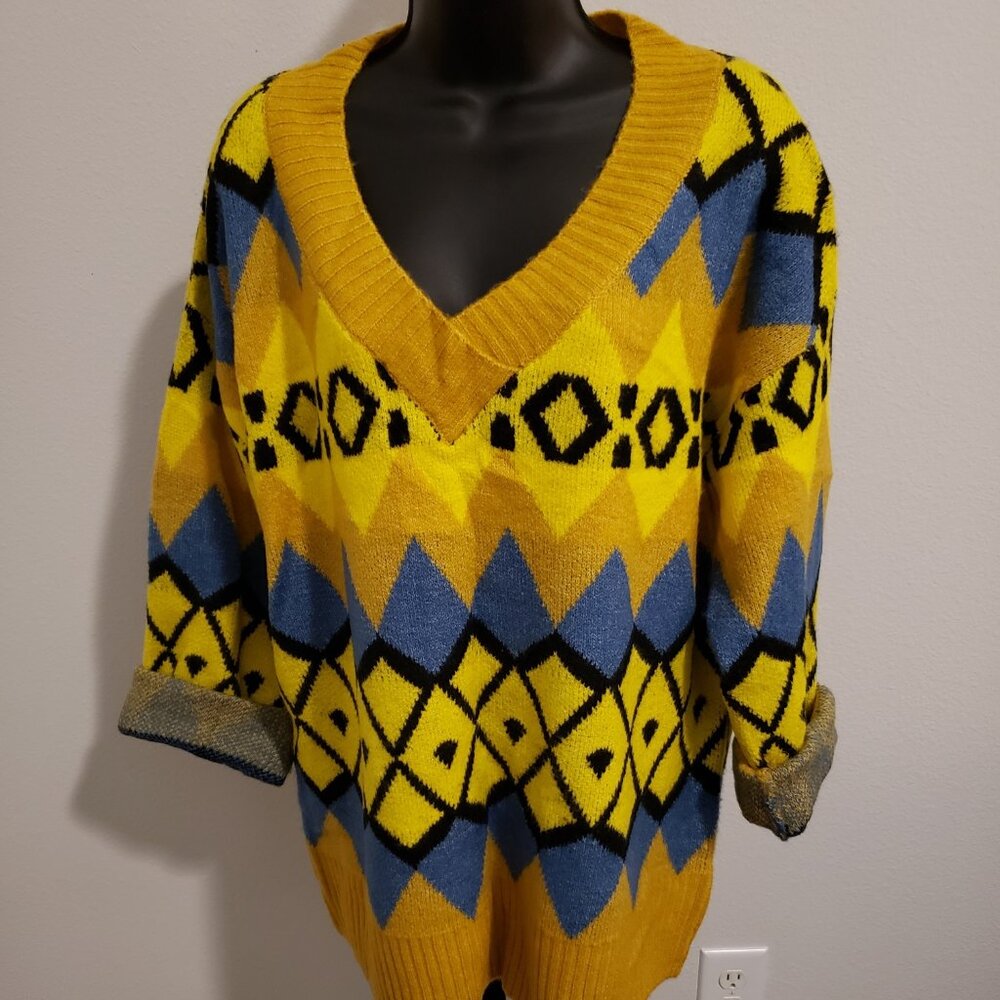 (NWT) Yellow and Blue Geometric Sweater (Size Medium)